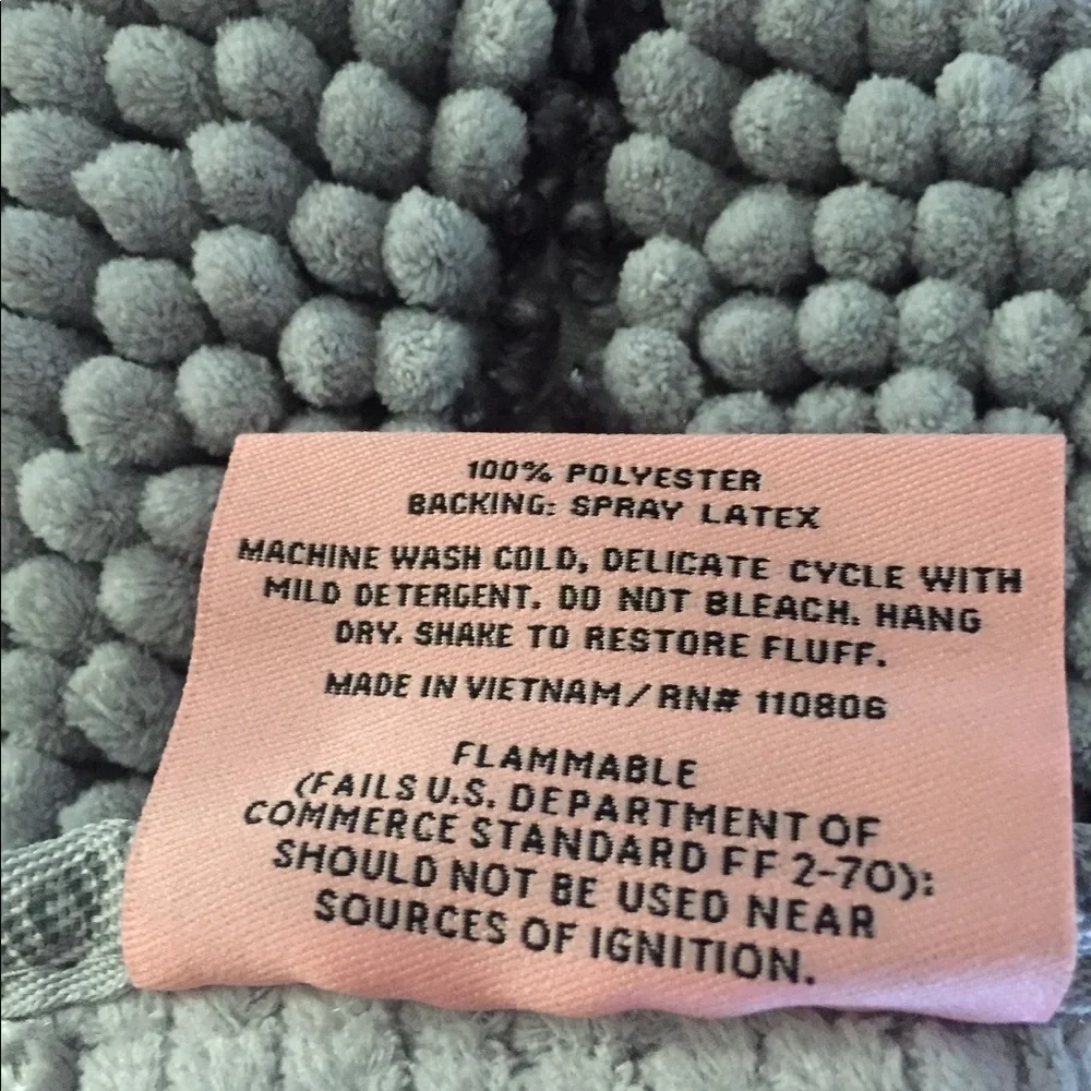 Juicy couture chenille bath rug, NWT